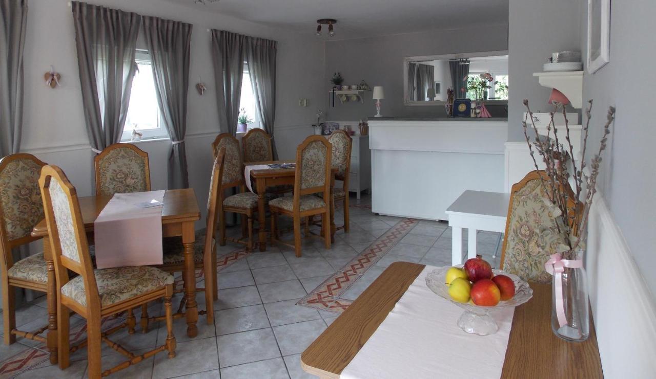 באלאטונפורד Eden Villa Apartmanhaz מראה חיצוני תמונה
