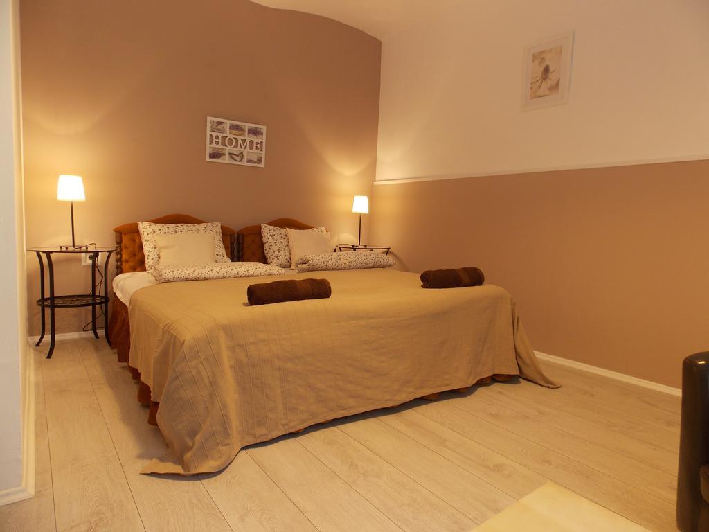 באלאטונפורד Eden Villa Apartmanhaz מראה חיצוני תמונה