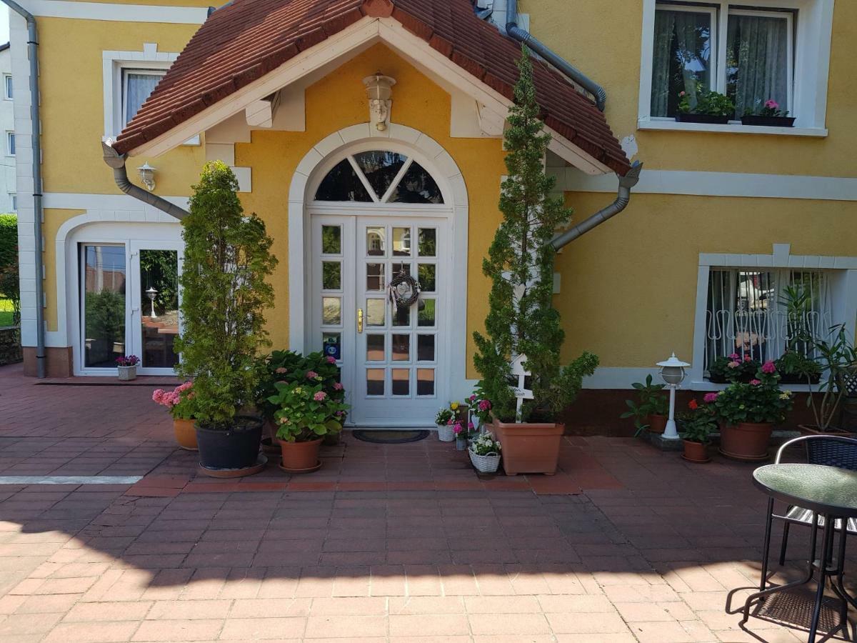 באלאטונפורד Eden Villa Apartmanhaz מראה חיצוני תמונה